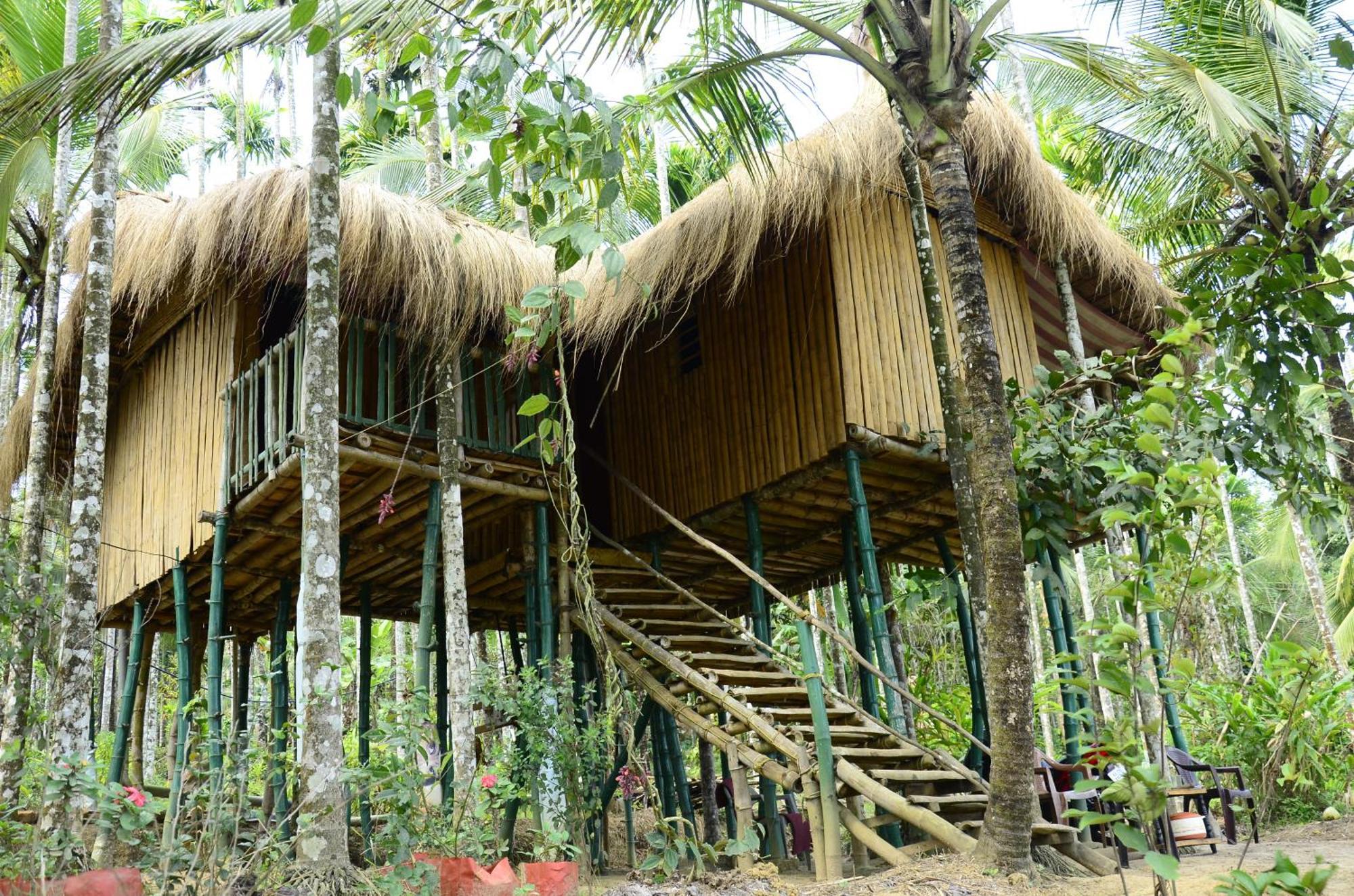 Greenways Tree House And Mud House Chegat Exterior photo
