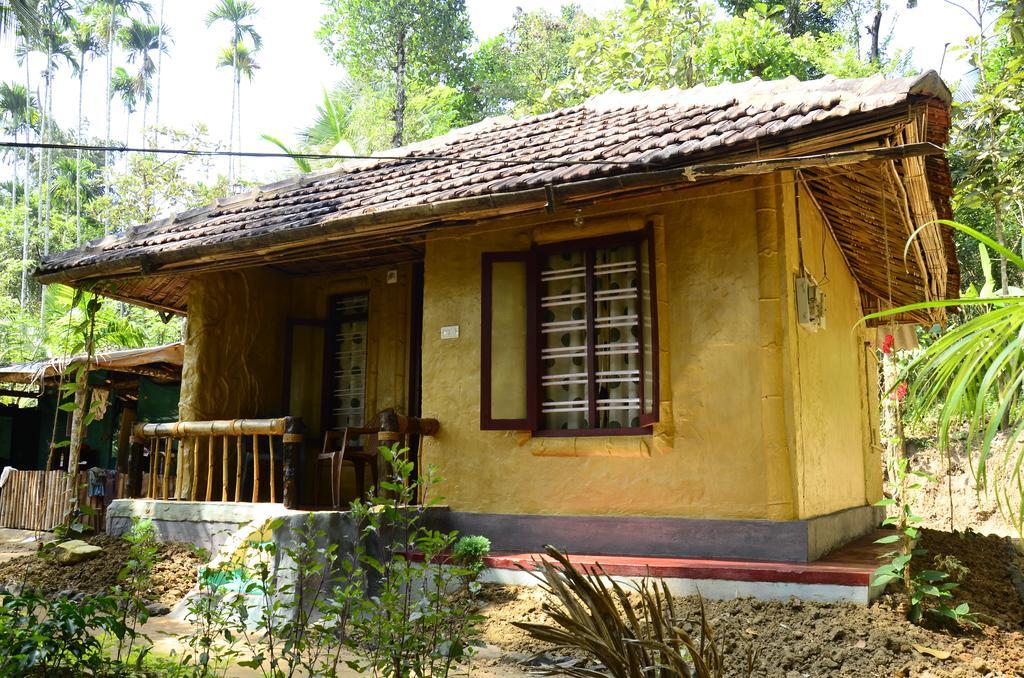 Greenways Tree House And Mud House Chegat Room photo